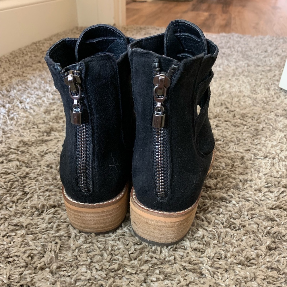 Black Booties Size 6 - Picture 2 of 3